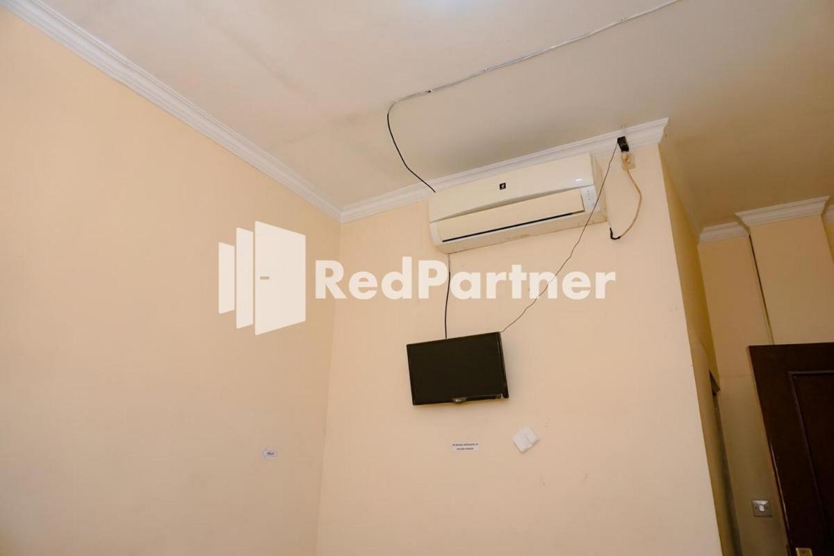 Sawojajar Inn Mitra RedDoorz - Housity
