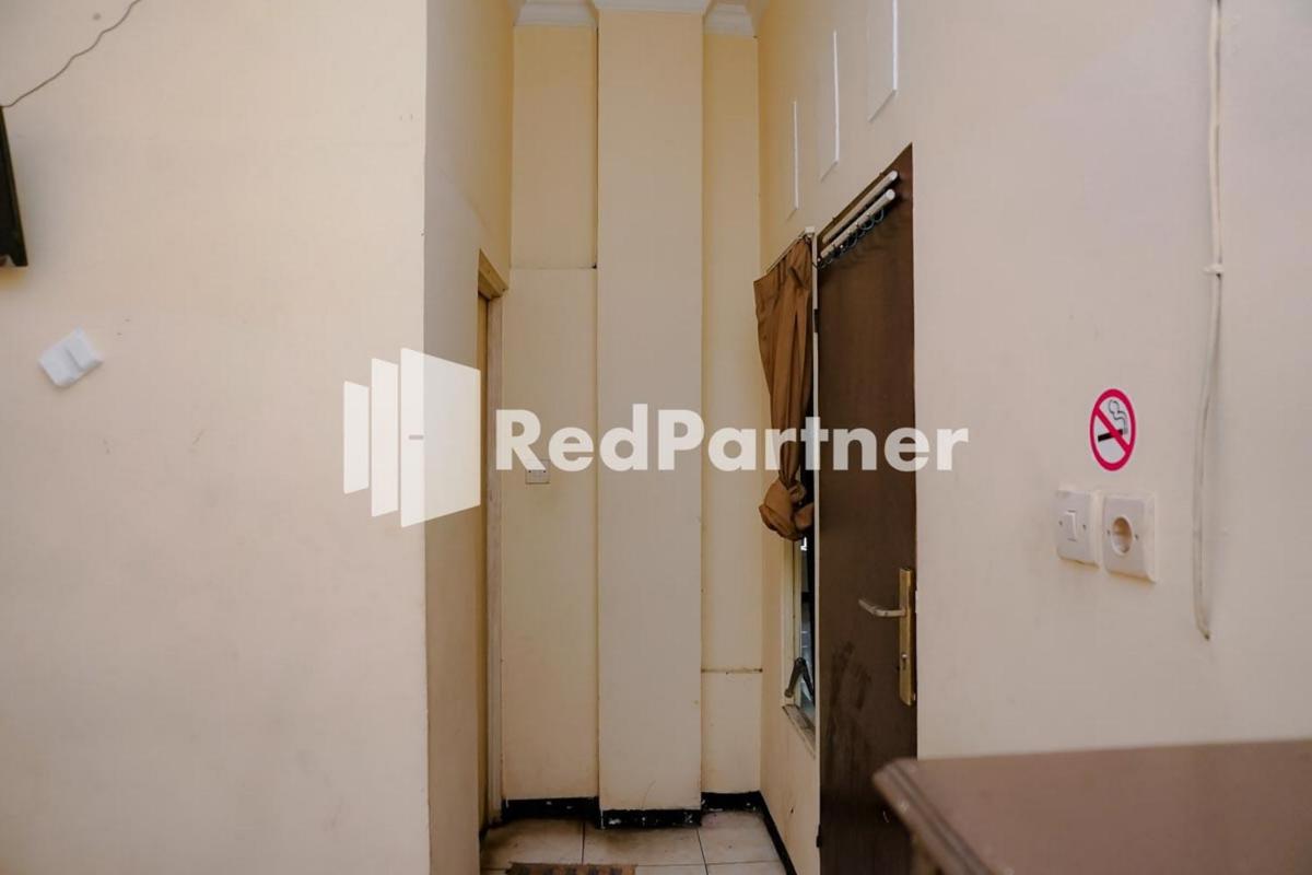 Suitetrails - Sawojajar Inn Mitra RedDoorz