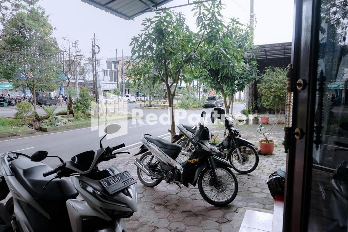 Sawojajar Inn Mitra RedDoorz - Housity