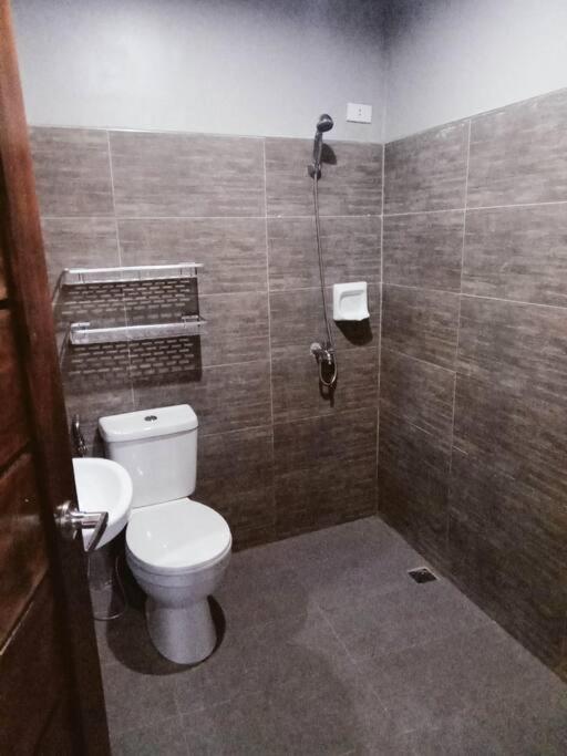 Suitetrails - Minimalist 2 bedroom house