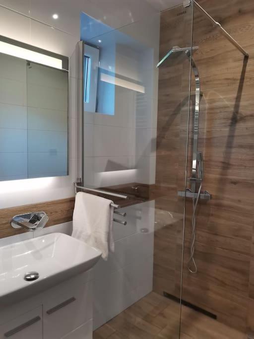 Apartamenty Motyl - pokój studio - Housity