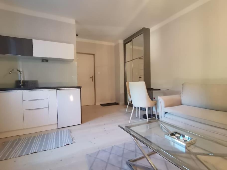 Apartamenty Motyl - pokój studio - Housity