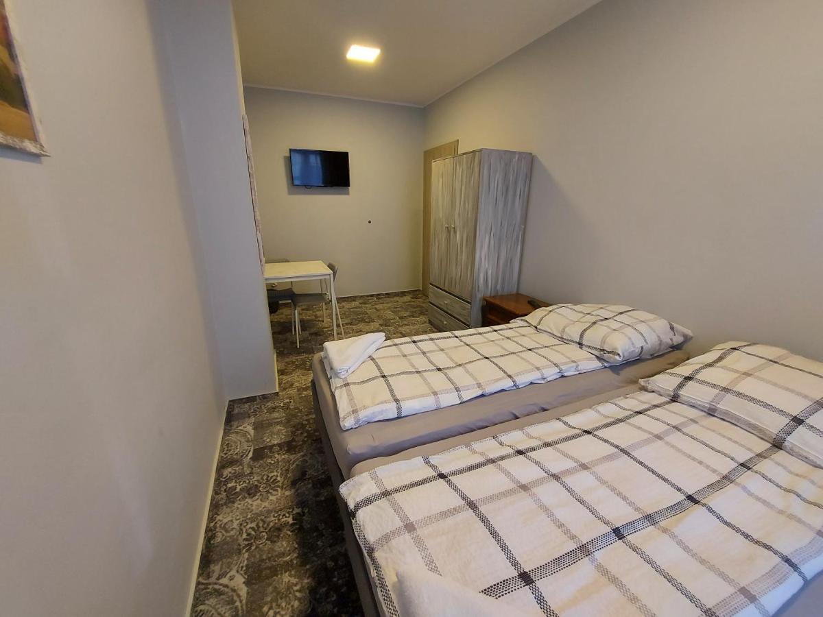 Hostel Centrum-Kamienica 1924 - Housity
