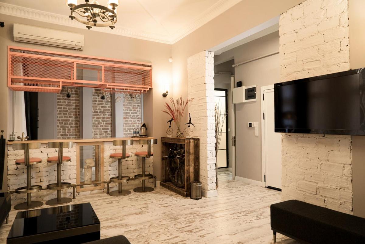 Flat with Turkish Hammam and Bar in Beyoglu - Housity