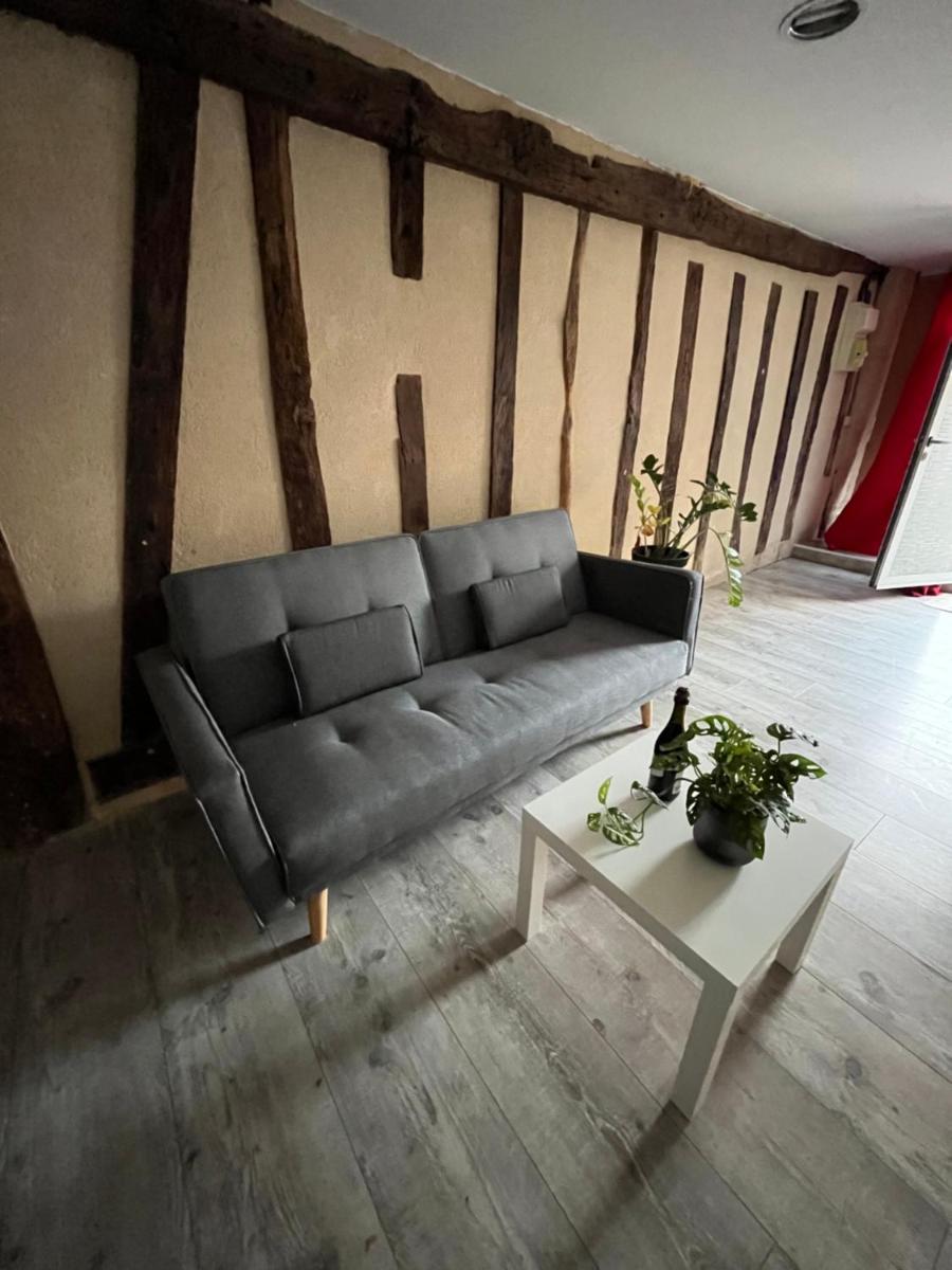 Coutras : Appartement plein centre vue rivière - Housity