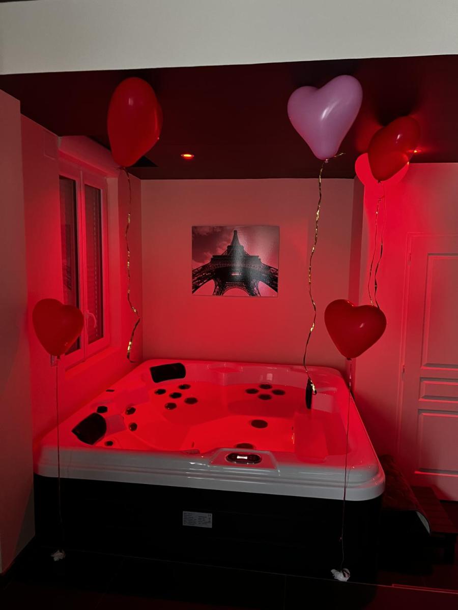 Magnifique Duplex avec Jaccuzi, Sauna et Cinema Room Privatif - Housity