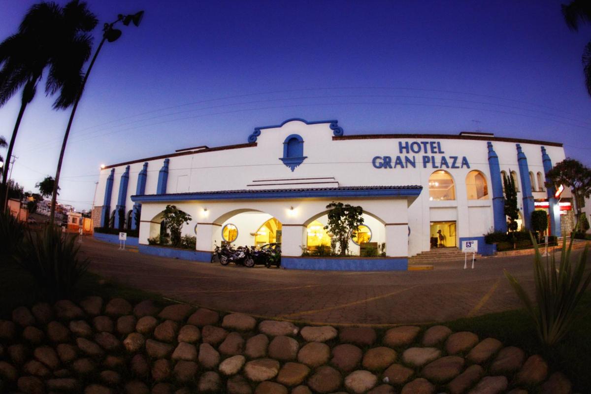 Hotel Gran Plaza & Convention Center - Housity