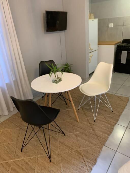 Suitetrails - Modern 1 bedroom flat with uninterrupted wifi