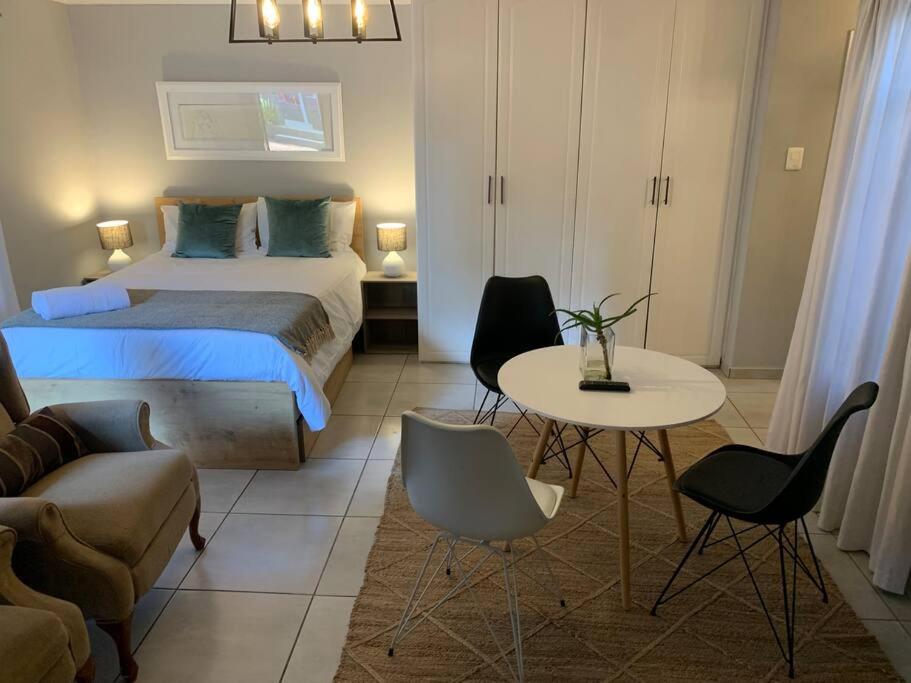 Suitetrails - Modern 1 bedroom flat with uninterrupted wifi