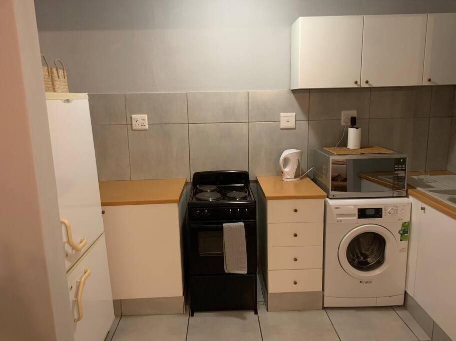 Suitetrails - Modern 1 bedroom flat with uninterrupted wifi