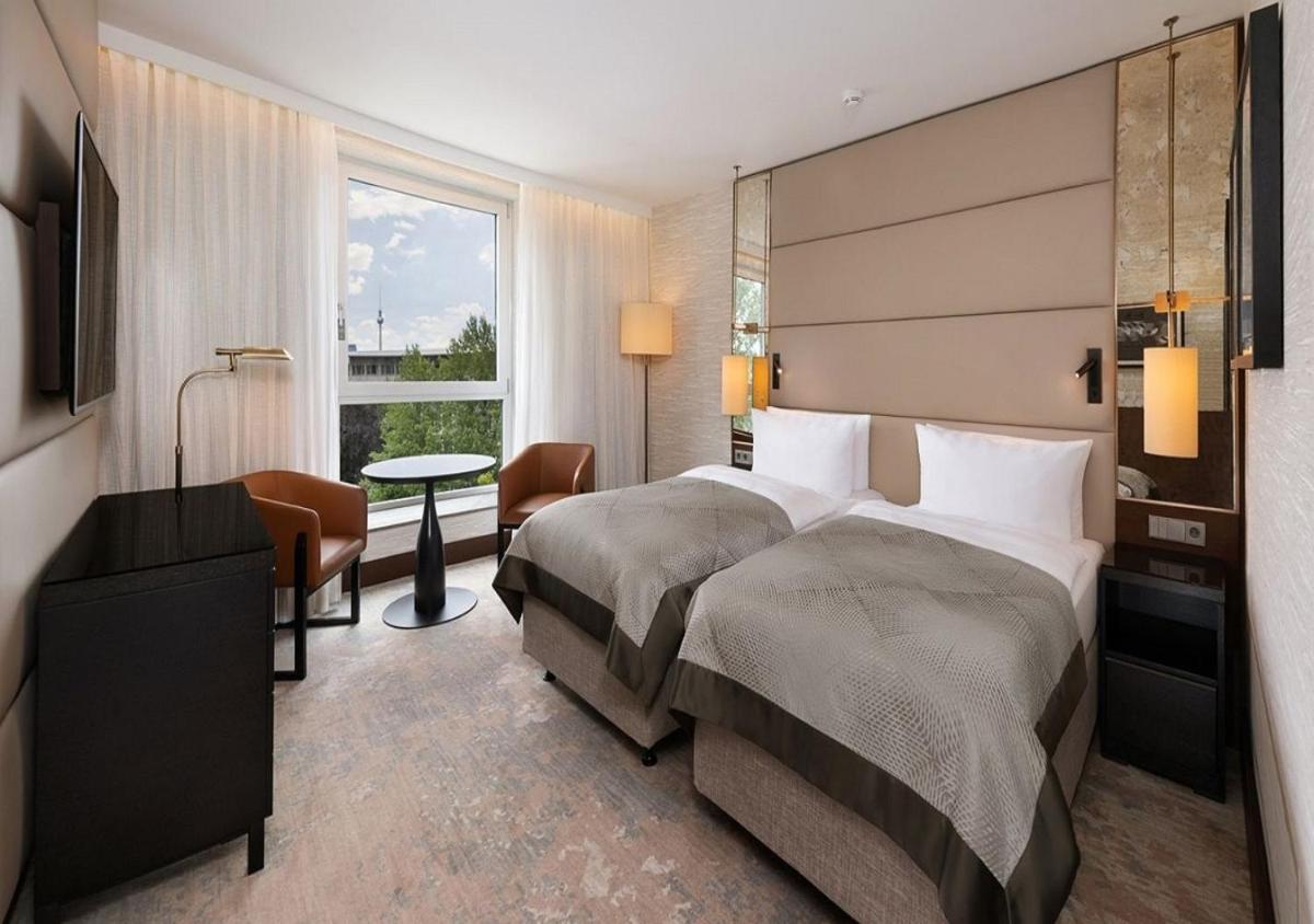 Ein Bett oder Betten in einem Zimmer der Unterkunft InterContinental Berlin by IHG