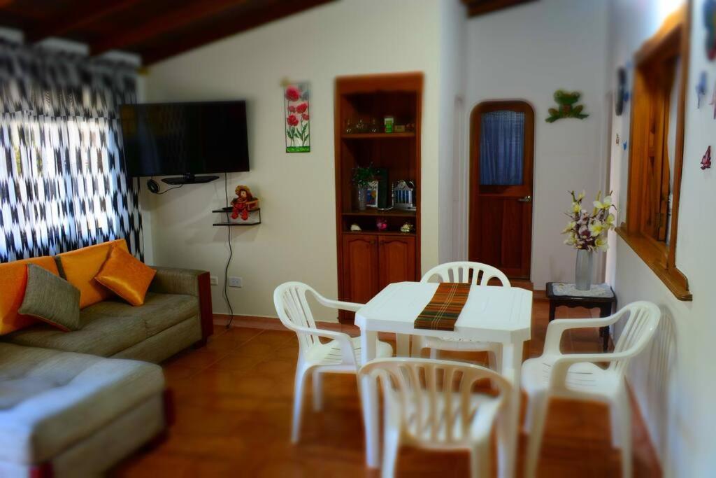 Casa familiar y agradable, parqueadero y BBQ - Housity