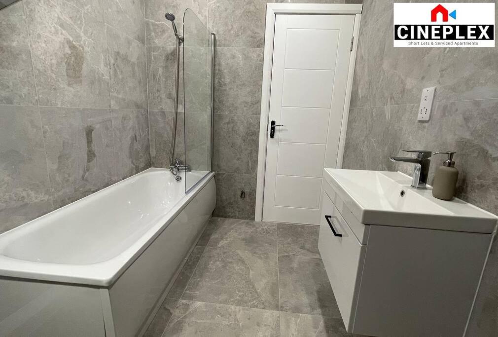 1 Bed Flat - Monthly Discount - King Street By Cineplex Short Lets & Serviced Apartments - Housity