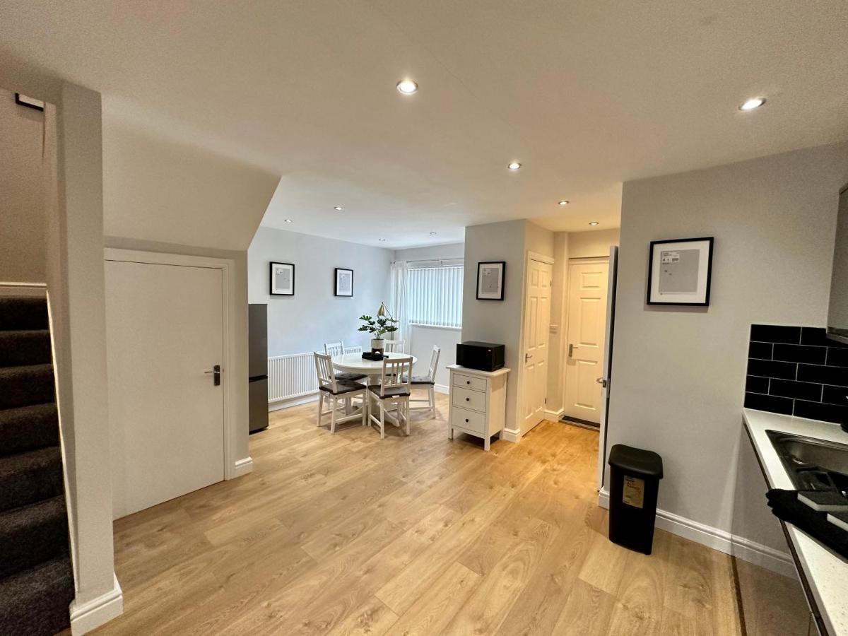 Charming 3-Bed House in Newcastle upon Tyne - Housity