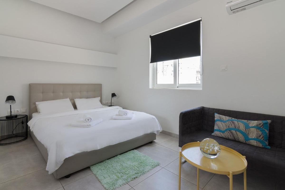Nice Apartment With Terrace In Nea Smirni - Housity