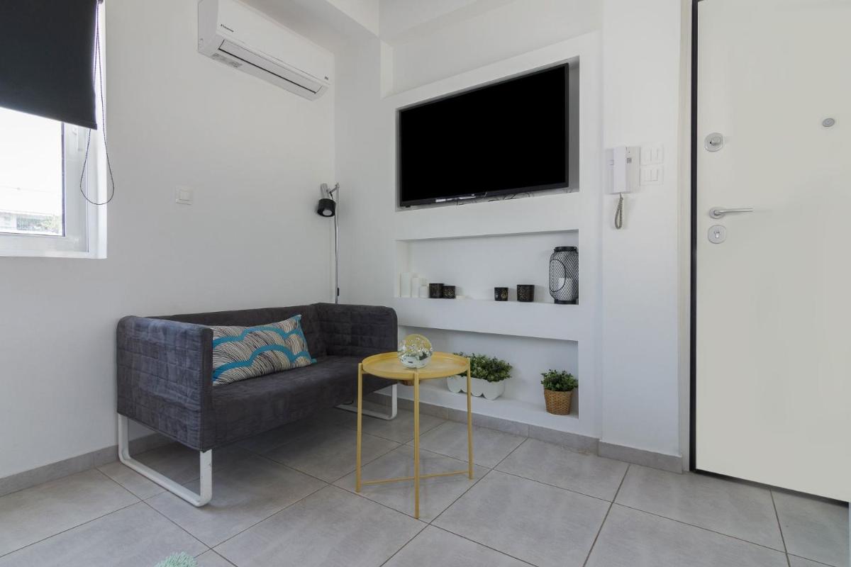 Nice Apartment With Terrace In Nea Smirni - Housity
