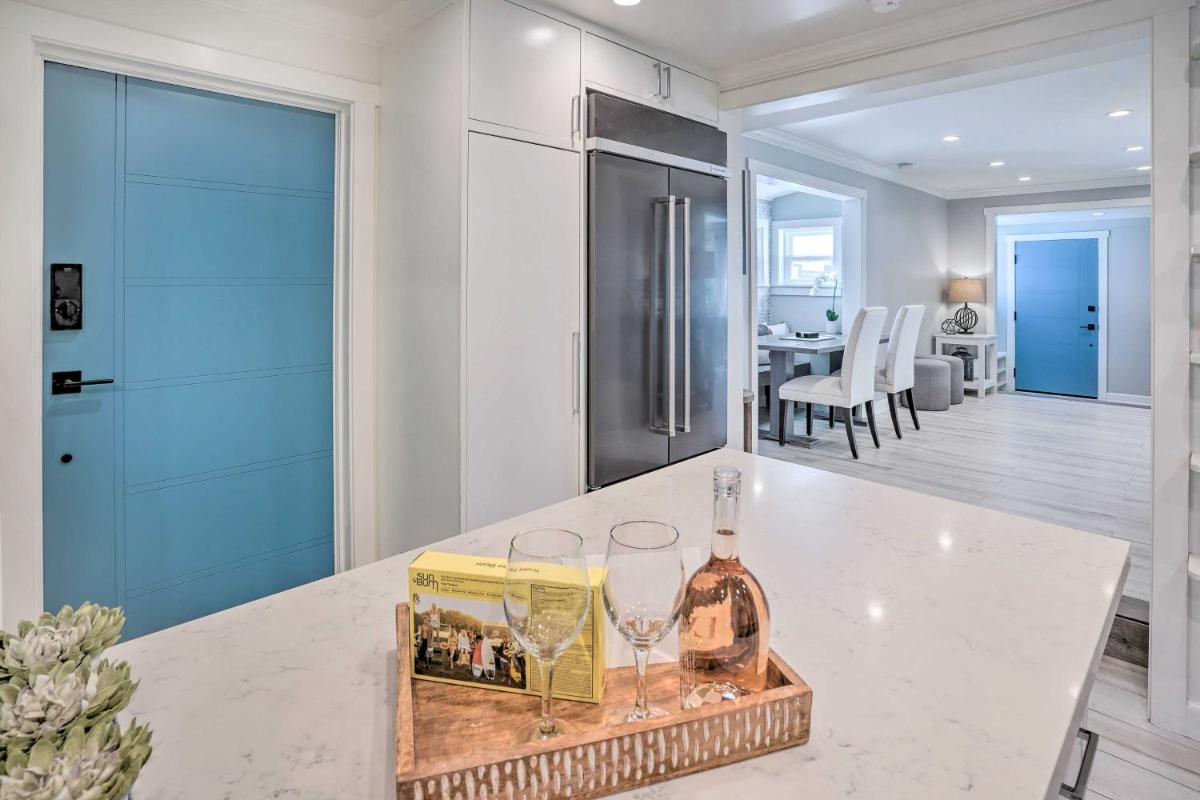 Luxe Laguna Home with Ocean View Walk to Beach - Housity