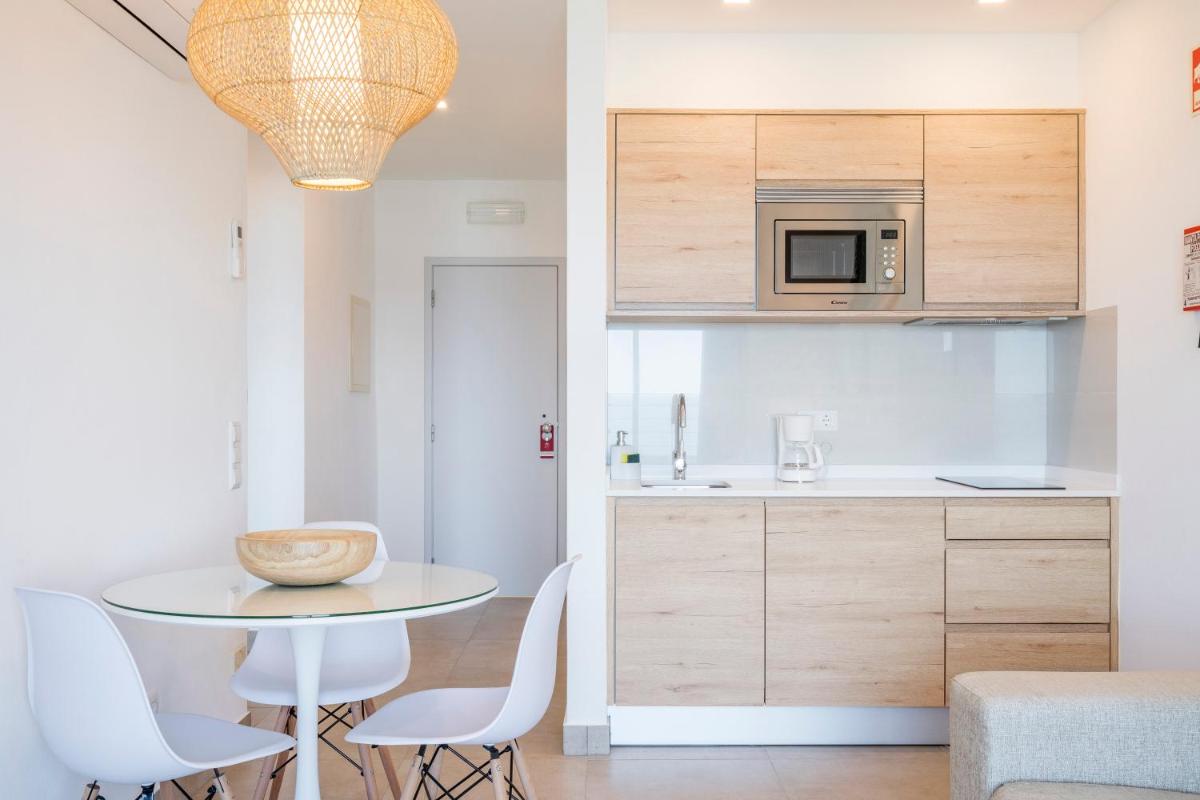 A cozinha ou kitchenette de Clube Porto Mos - Sunplace Hotels & Beach Resort
