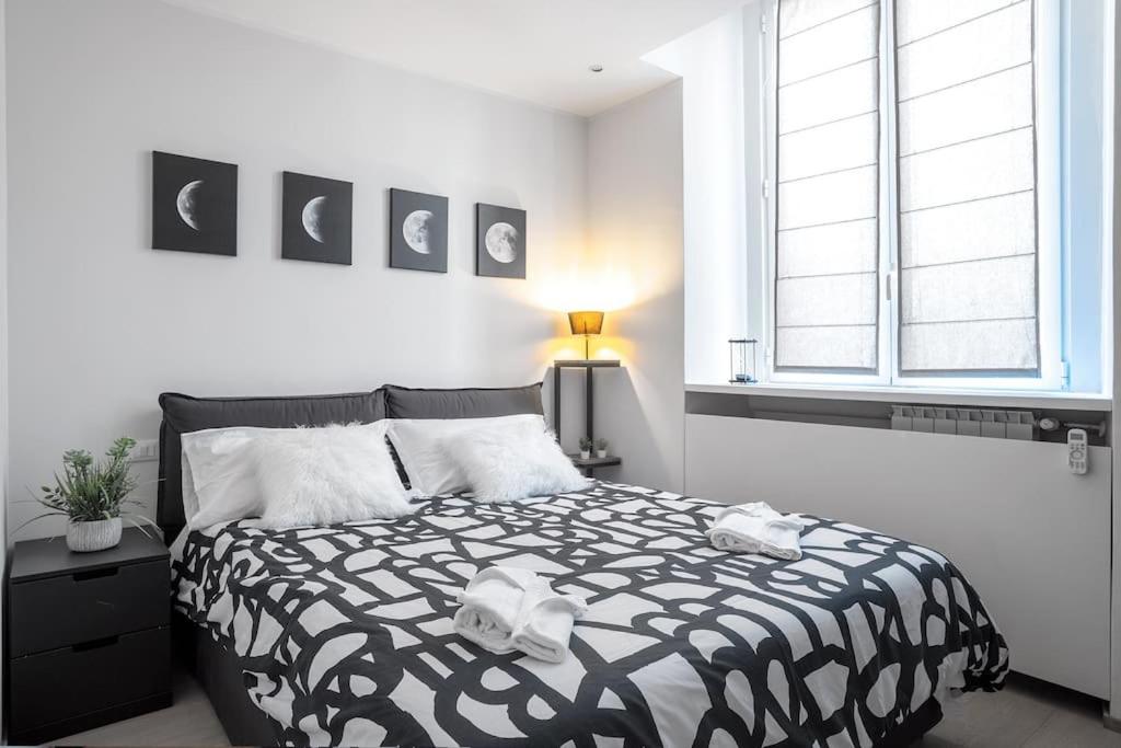 [Corso Como-Porta Garibaldi] Black & White house - Housity