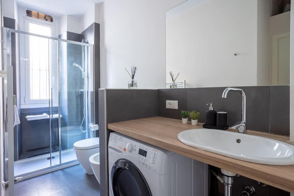 [Corso Como-Porta Garibaldi] Black & White house - Housity