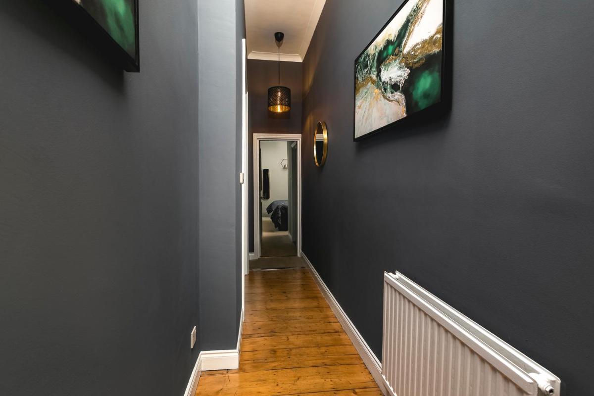 Marine Parade Sea View 2-Bedroom Apartment - Housity