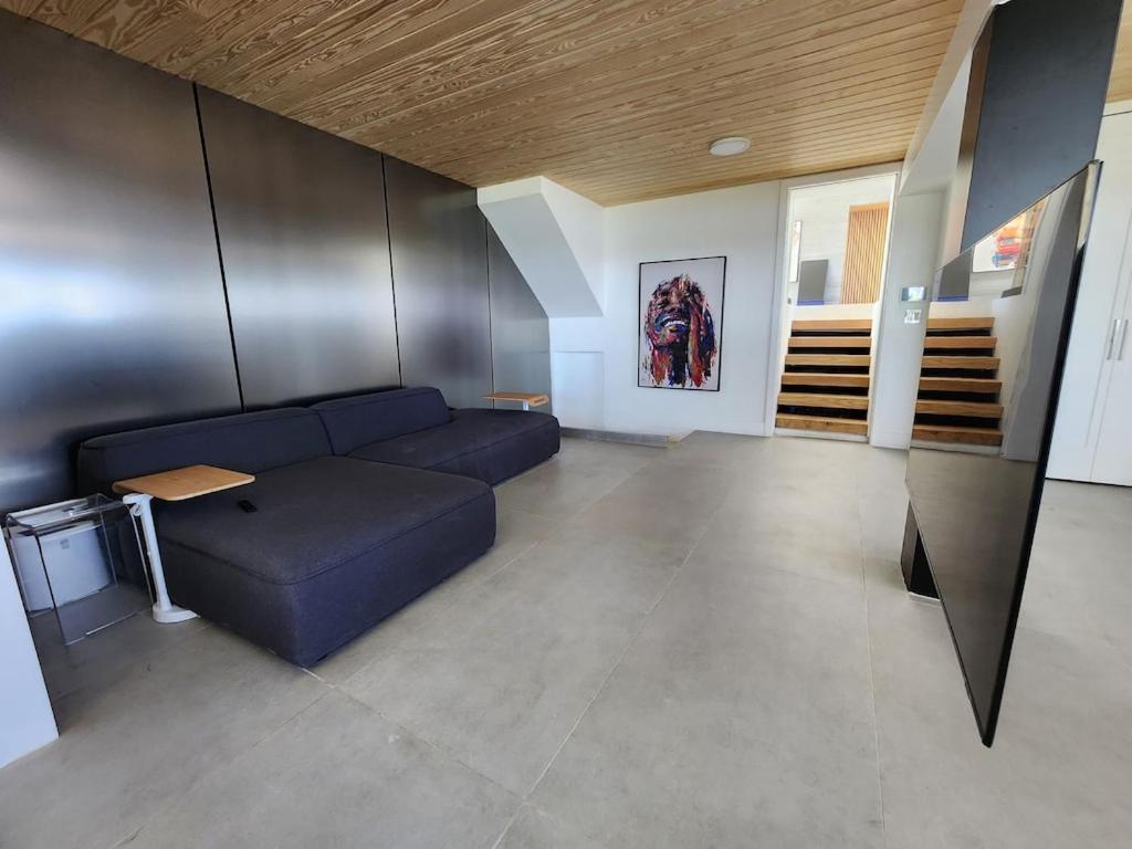 Upscale Stunning Ocean View Home in Miami - Housity