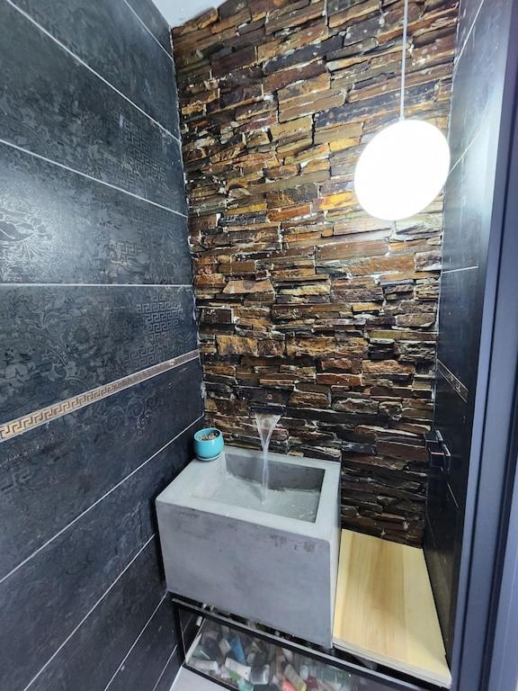 Upscale Stunning Ocean View Home in Miami - Housity