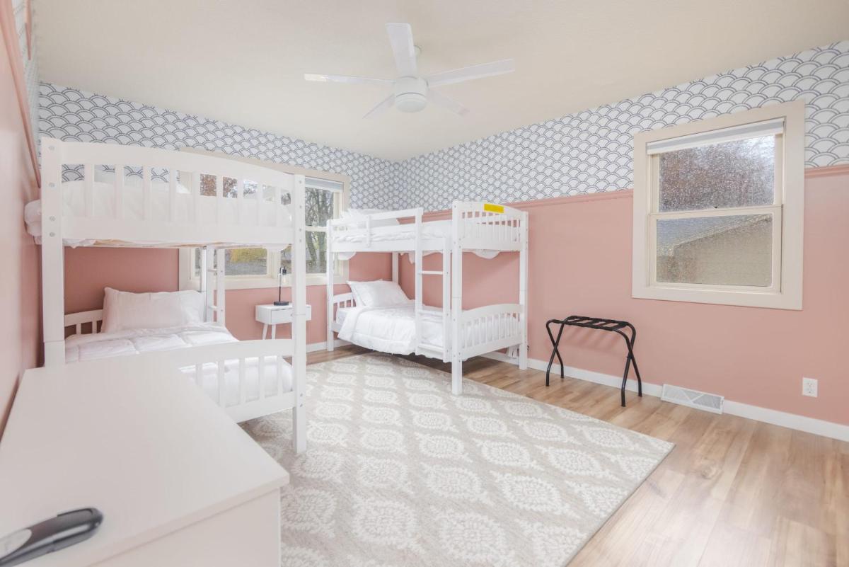 Spacious 4 Bedroom Family Friendly Home - Housity