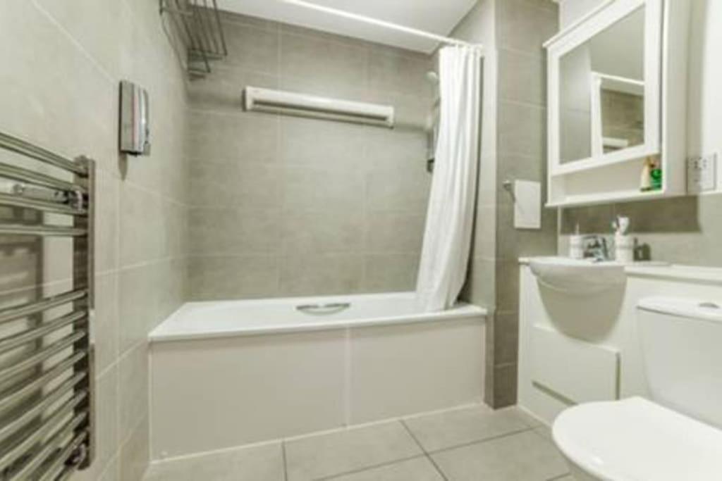 Luxury 2 bedroom apartment in Central London with free Parking - Housity