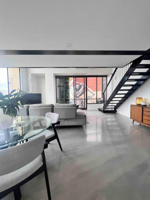 Ultra Chic New York-Style loft - Central Chapel St - Housity