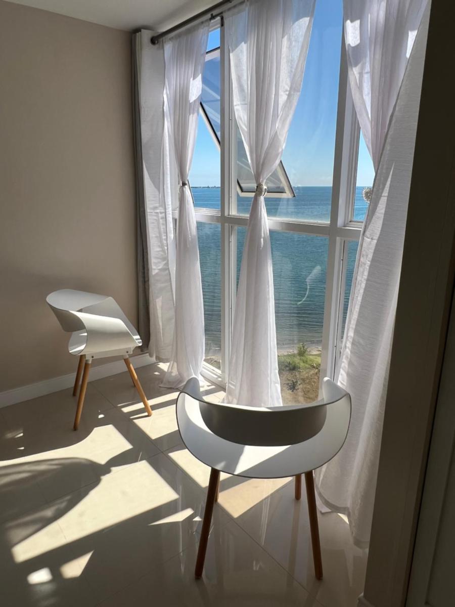 Large Luxurious Beach Front 1 Bedroom at Bayfront Villa - Housity