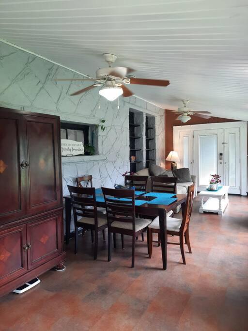 Granite Retreat East - Housity