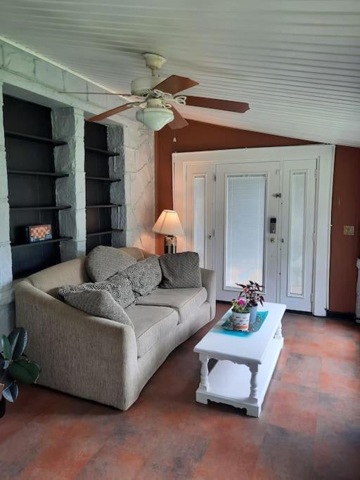 Granite Retreat East - Housity