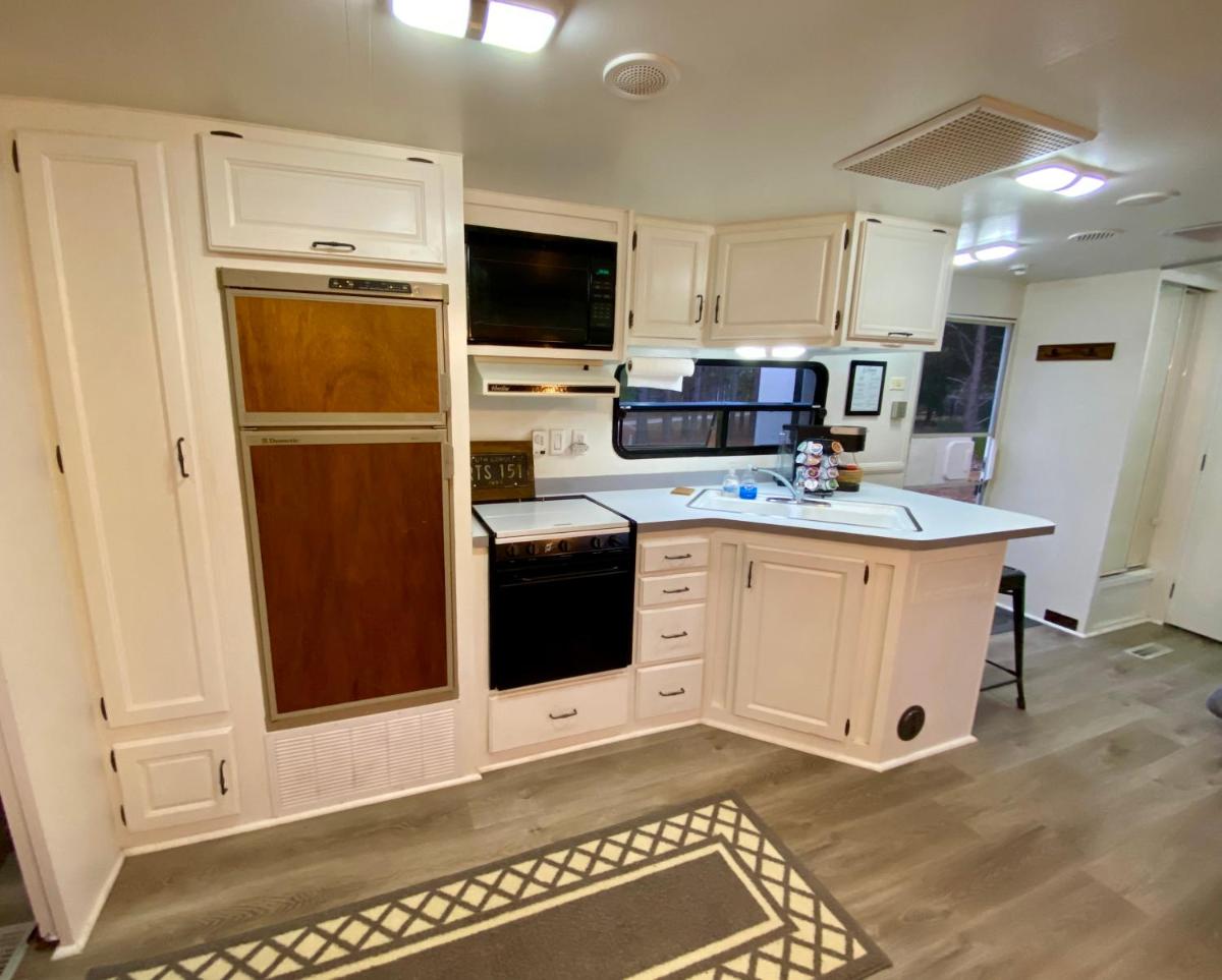 Bright Side Inn - Housity