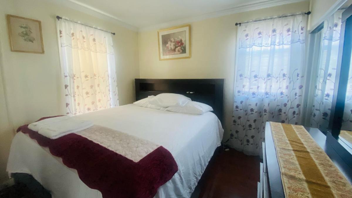 Minutes from JFK, Beautiful home with peaceful, cosy, private room - Housity