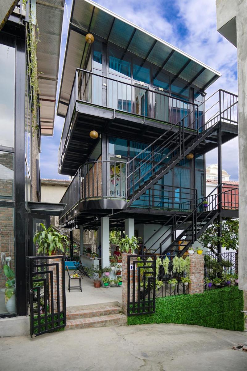 Private room in Halong center-Almor Homestay - Housity