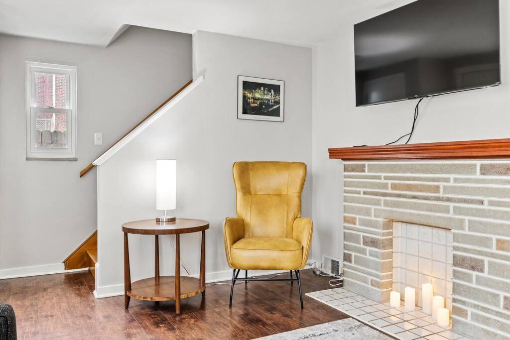 Suitetrails - Spacious Home, 15min from Downtown, Private Garage & Patio