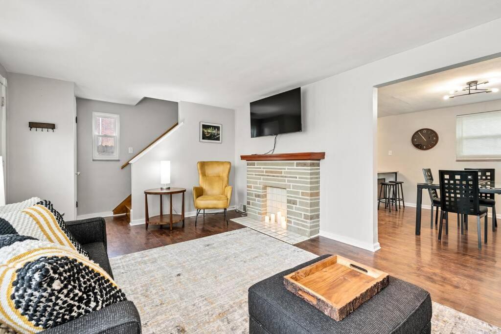 Suitetrails - Spacious Home, 15min from Downtown, Private Garage & Patio