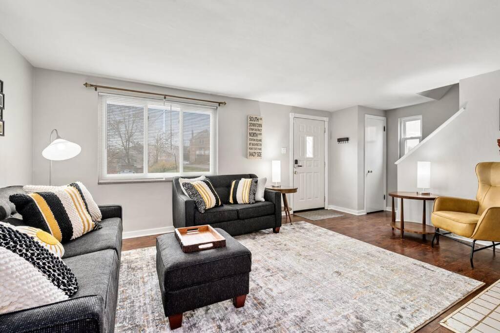 Suitetrails - Spacious Home, 15min from Downtown, Private Garage & Patio
