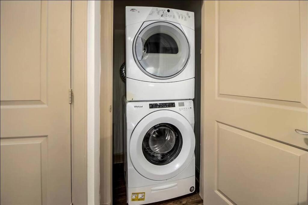 Luxury 1 Bedroom Near Medical Center and NRG - Housity