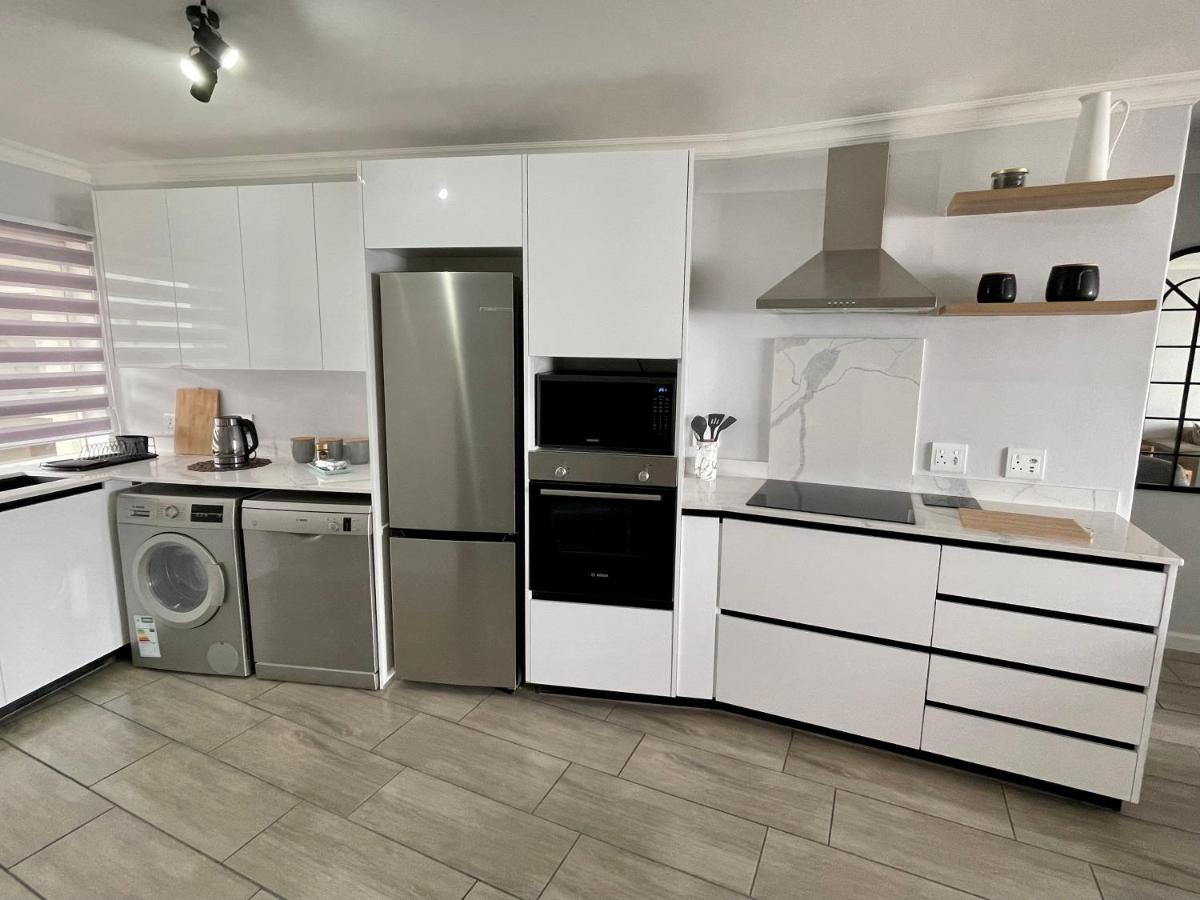Suitetrails - Luxurious 2-bedroom beach apartment with a view!
