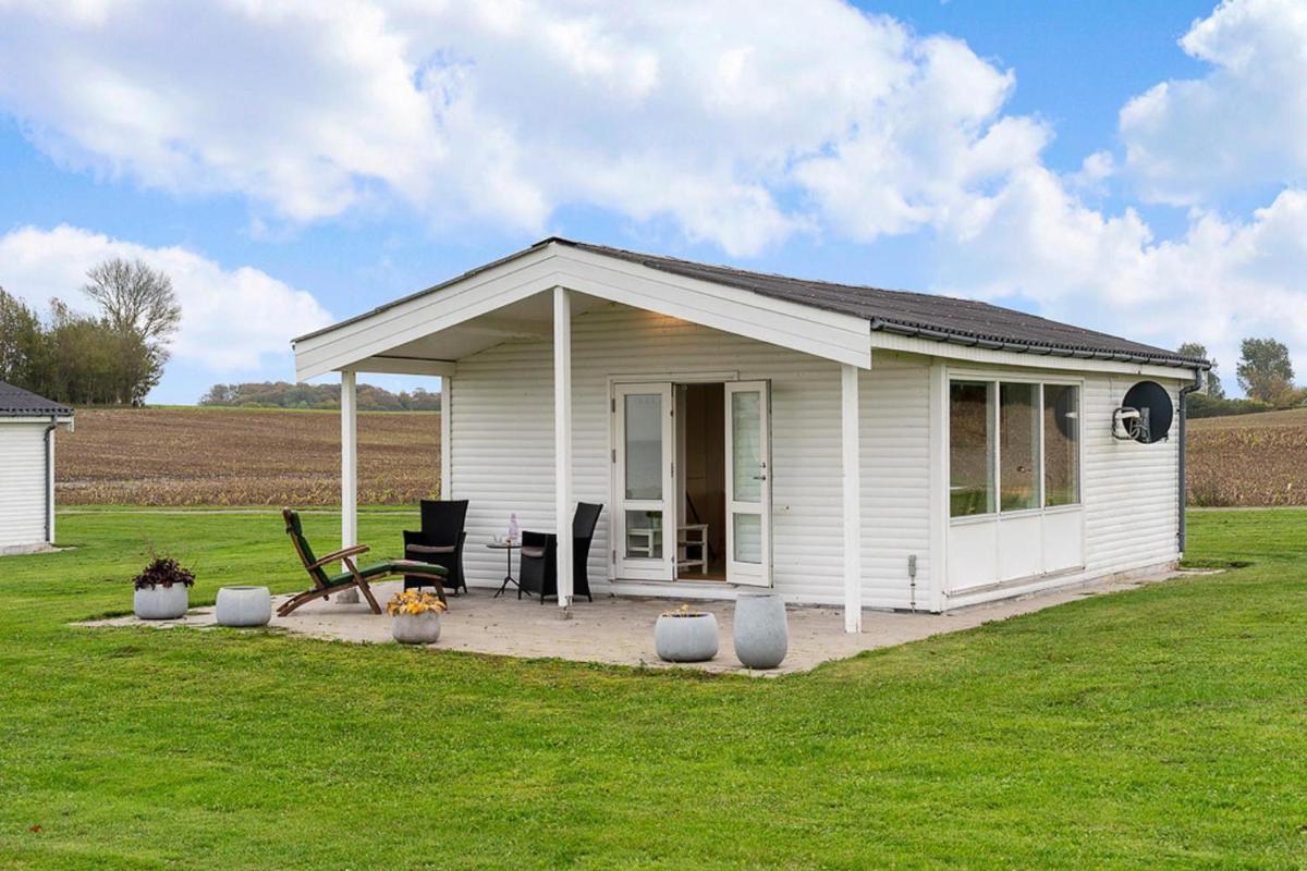 Cozy 2-Bedroom J Seaside Escape at Summerhouse - Housity
