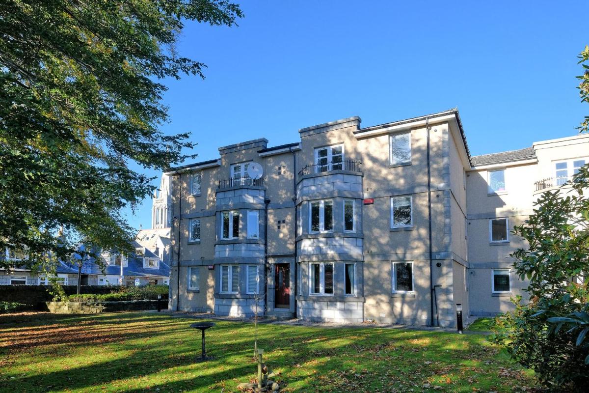 Orange Apartments Beechgrove Gardens - Housity