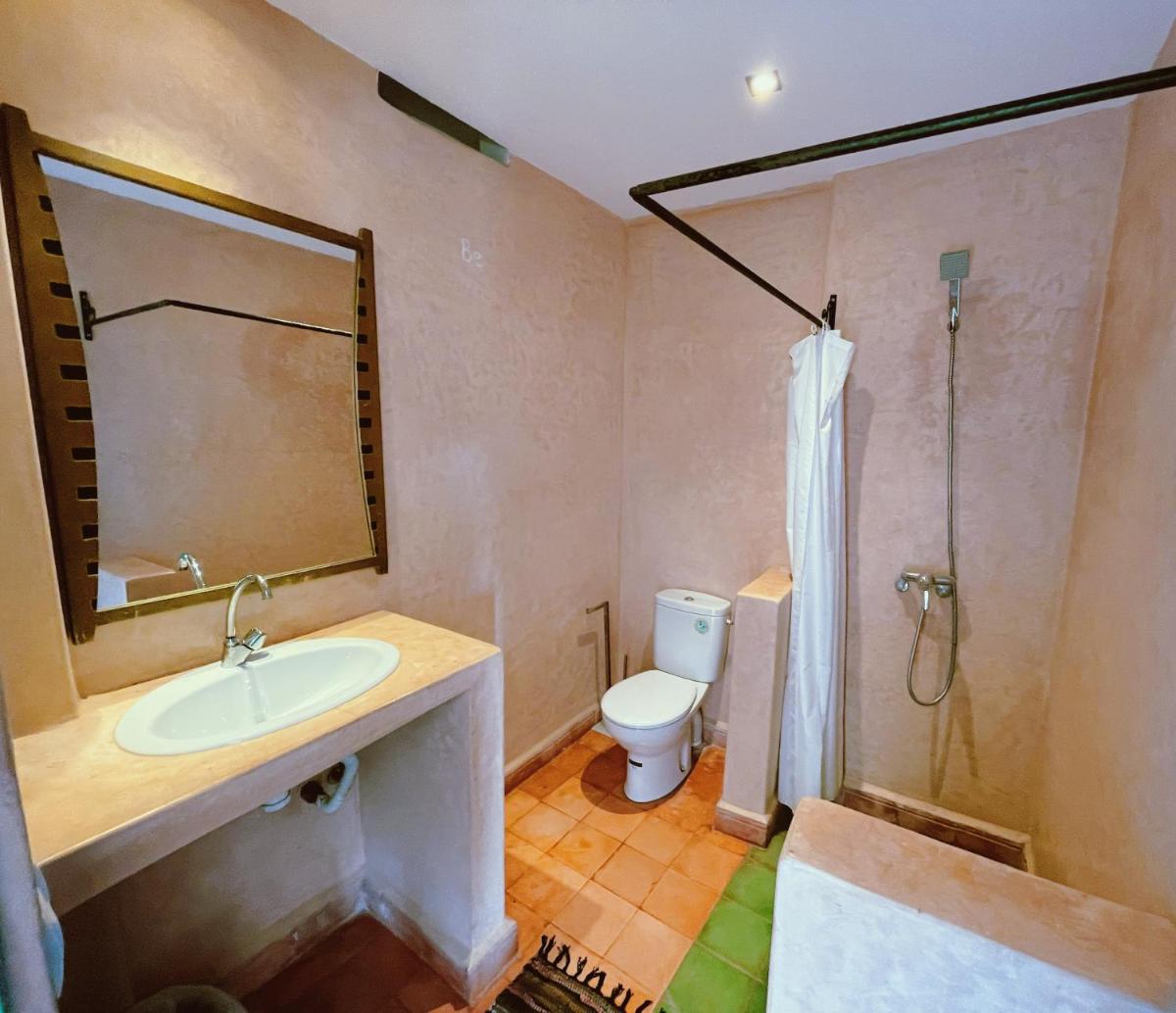 La Paix Hotel, Restaurant &amp; Surfcamp - Housity