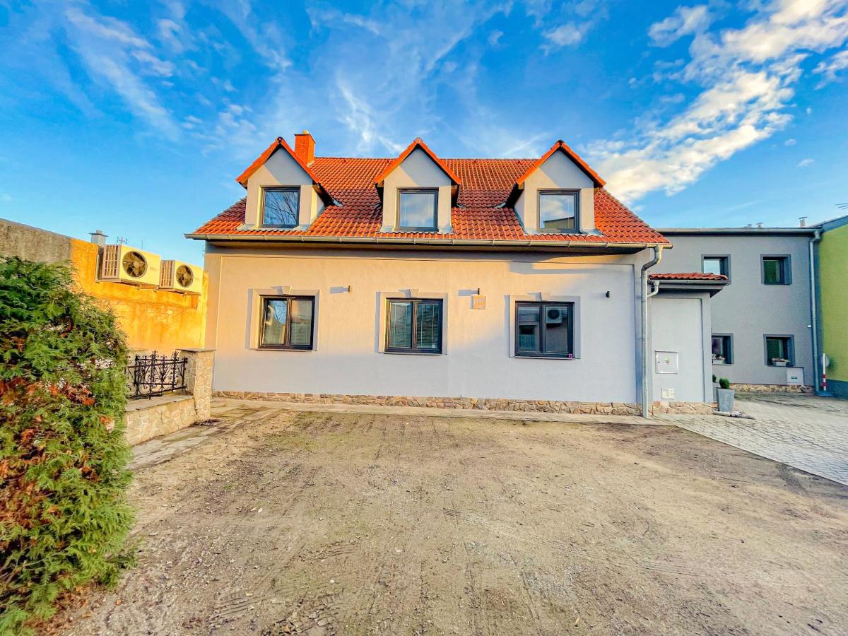 Penzion 7 pokojů - Housity
