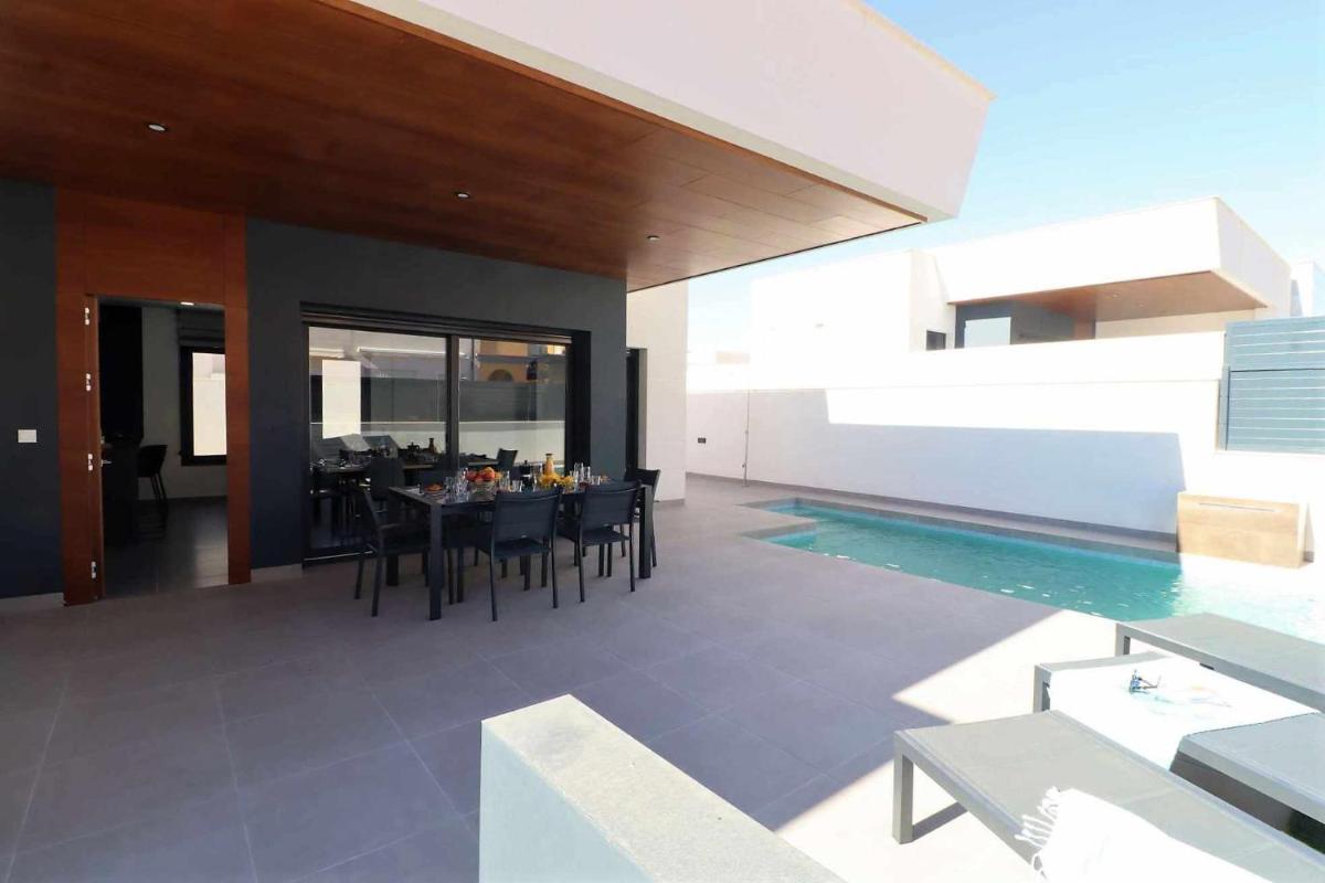 Villa Amparo moderna y lujosa casa de vacaciones con piscina privada - Housity