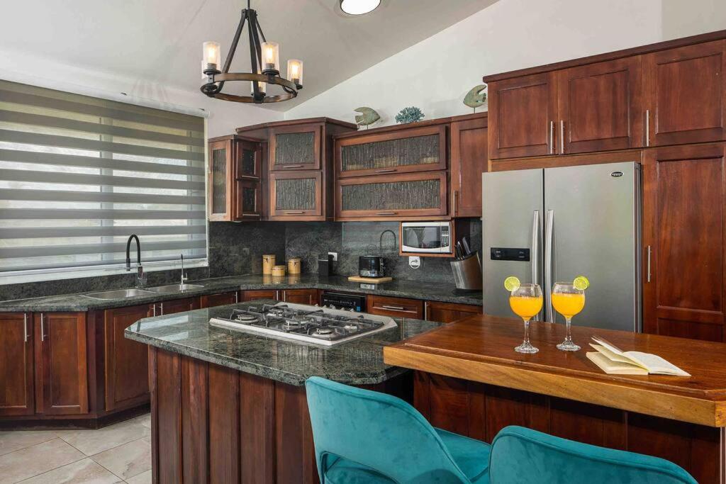 Spectacular/Breathtaking Beach Front Condo - Housity