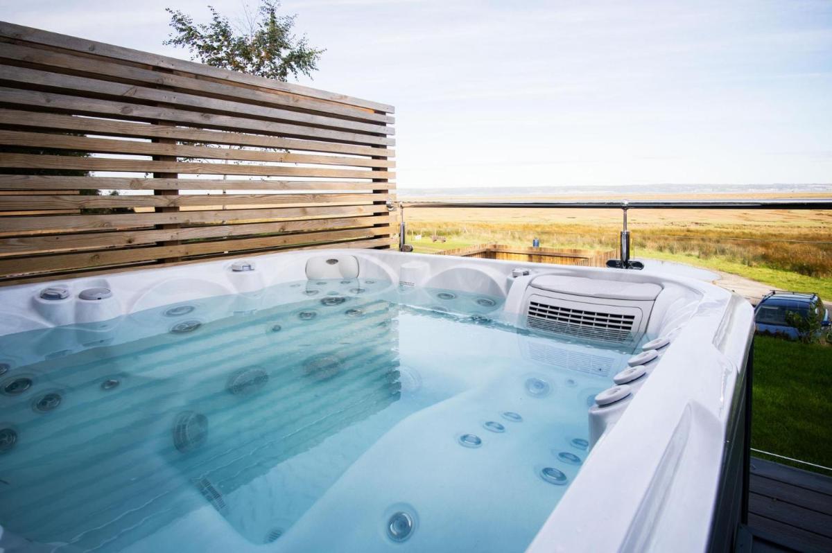 The Langland Bay Lookout - 1 Bed Cabin - Landimore - Housity