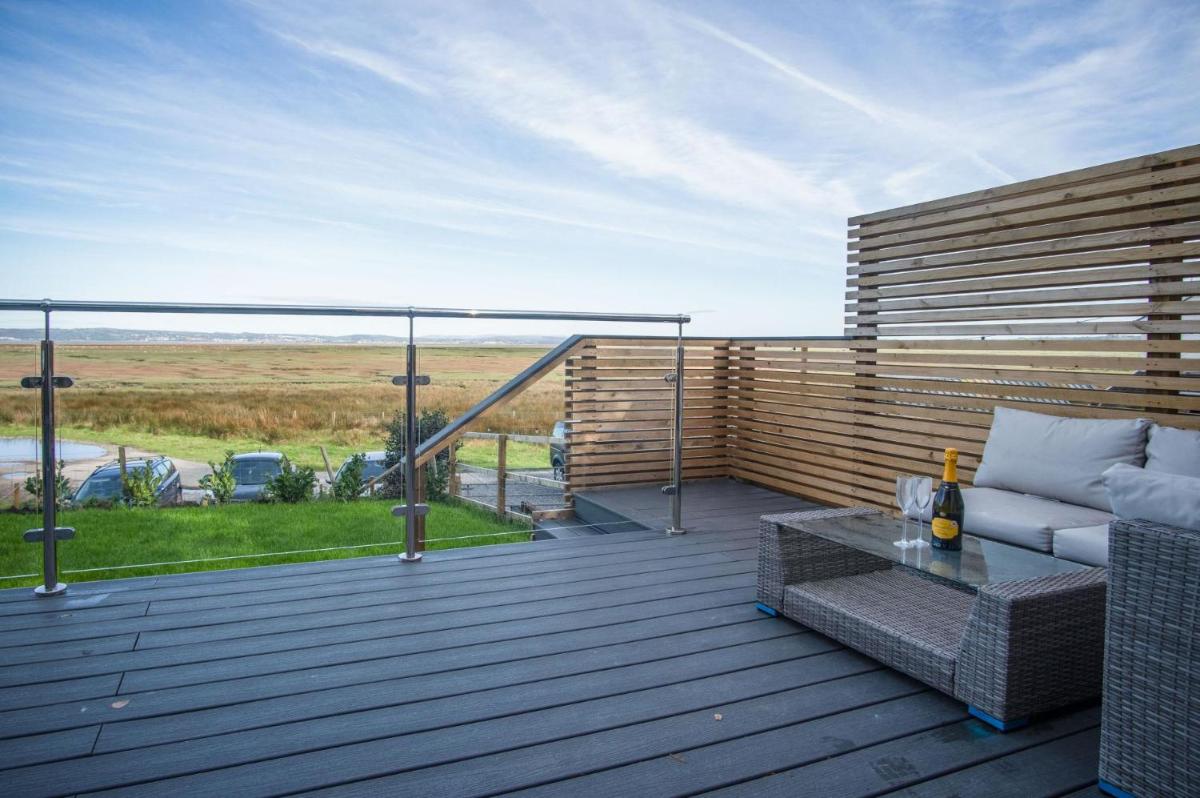 The Langland Bay Lookout - 1 Bed Cabin - Landimore - Housity