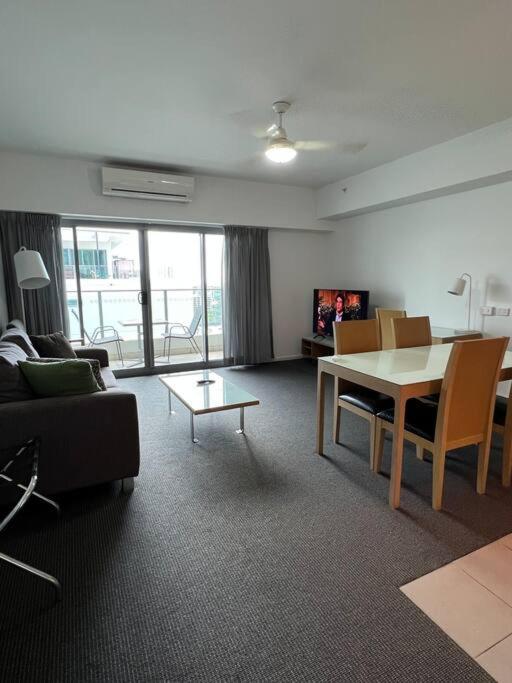 Pandanas Apt 4 (13th floor with great views) - Hizvo